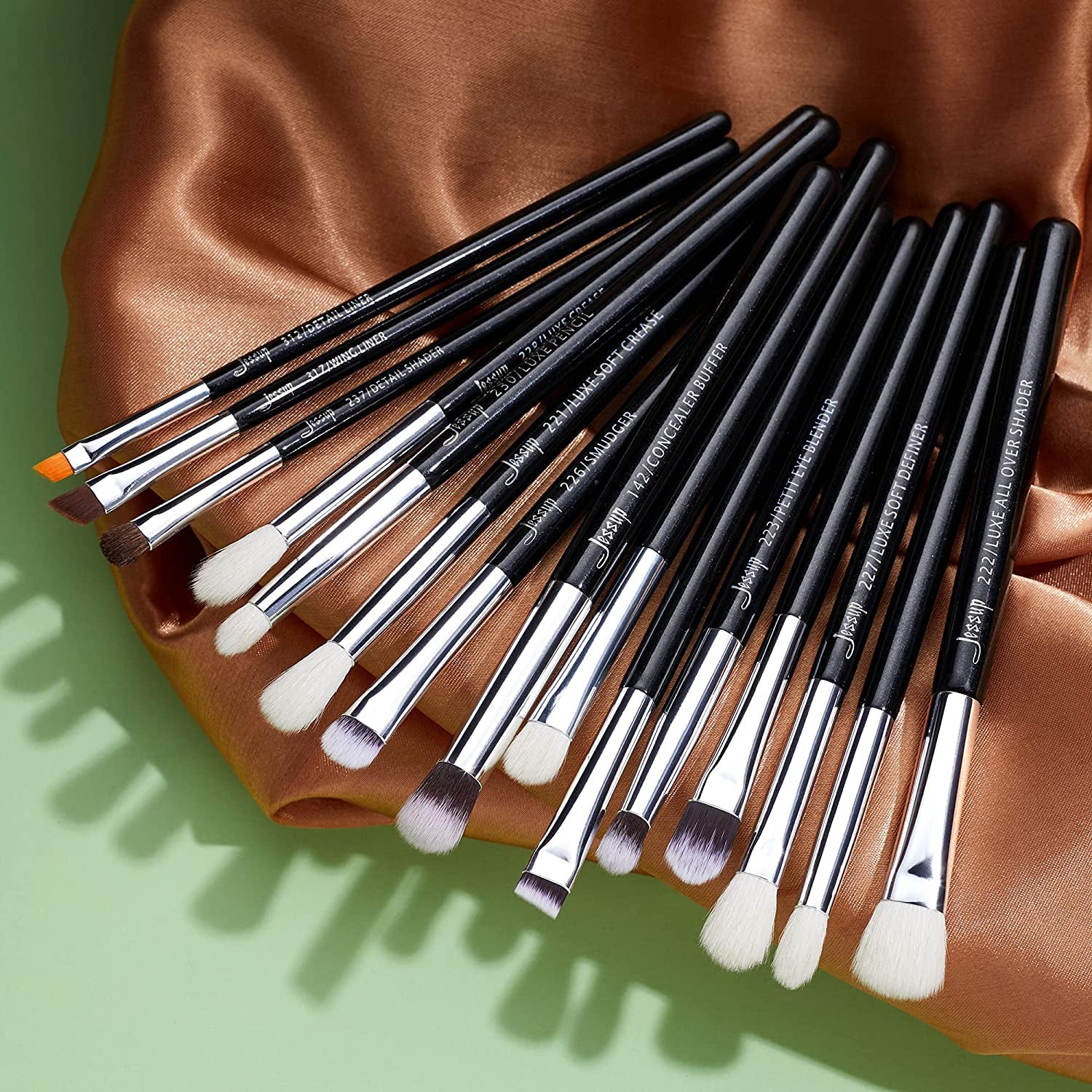 15-Piece Professional Eye Brush Set - Premium Makeup Brushes for Effortless Eye Looks - Includes Liner, Shader & More with Elegant Wood Handles and Luxurious Hair Blend in Black/Silver